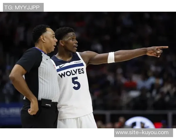 三球短暂出战15分钟高效表现三分球命中率50贡献11分2篮板3助攻 三球短暂出战15分钟高效表现三分球命中率50贡献11分2篮板3助攻