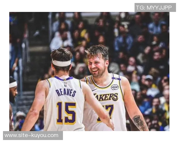 里夫斯与东契奇同场表现惊艳场均得分与助攻数据对比分析 里夫斯与东契奇同场表现惊艳场均得分与助攻数据对比分析